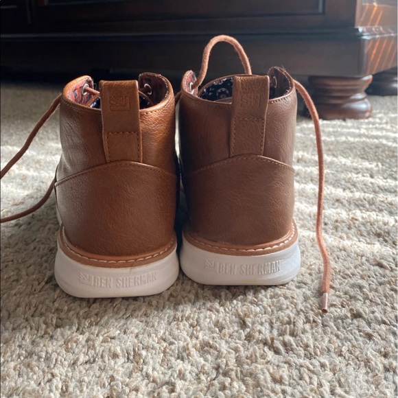 Boots - Picture 5 of 5